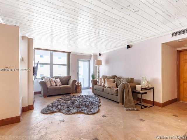 1-bedroom condo for rent in Surfside - 9225 Collins Ave 1006 - MondialRealty