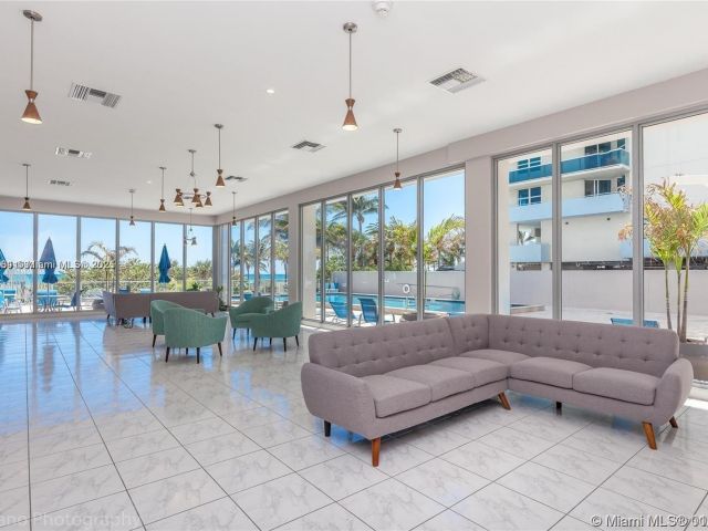 1-bedroom condo for rent in Surfside - 9225 Collins Ave 1006 - MondialRealty