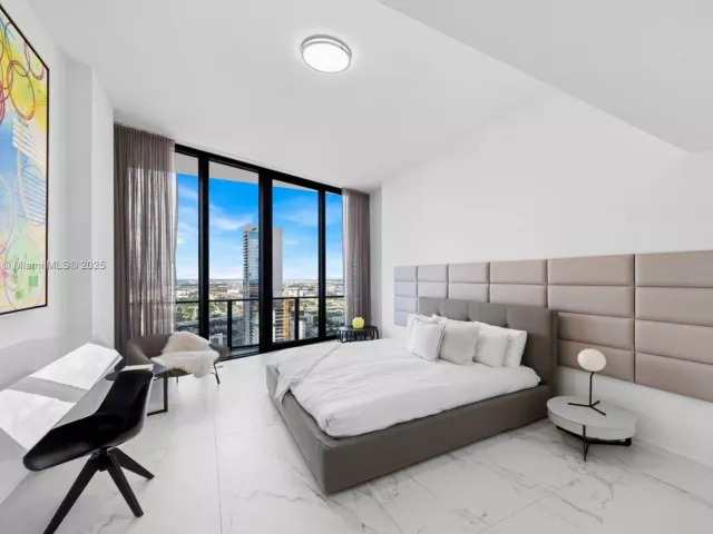 4-bedroom condo for sale in Miami - 1000 Biscayne Blvd LPH 4901 - MondialRealty