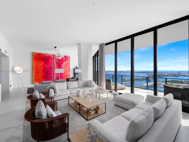 4-bedroom condo for sale in Miami - 1000 Biscayne Blvd LPH 4901 - MondialRealty