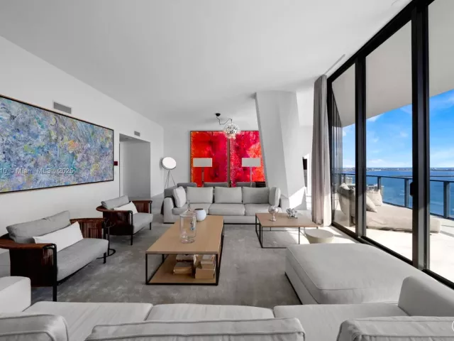 4-bedroom condo for sale in Miami - 1000 Biscayne Blvd LPH 4901 - MondialRealty