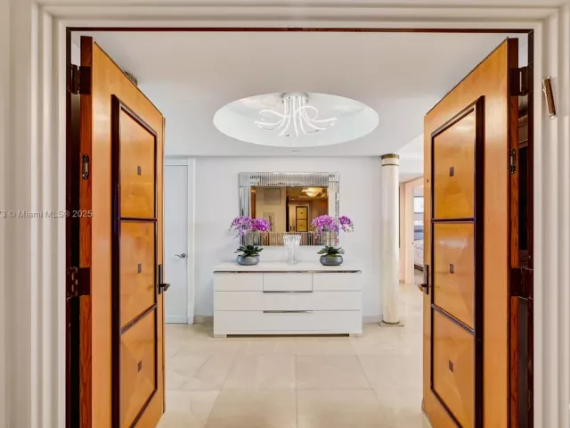 3-bedroom condo for sale in Sunny Isles Beach - 17555 Collins Ave 2703 - MondialRealty