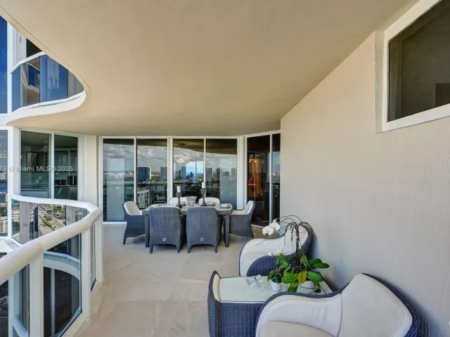 3-bedroom condo for sale in Sunny Isles Beach - 17555 Collins Ave 2703 - MondialRealty