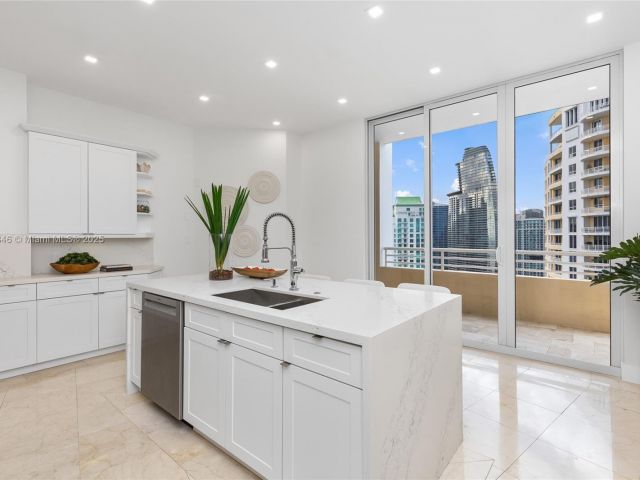 Apartment for sale  Unit #3901 - photo 6753726