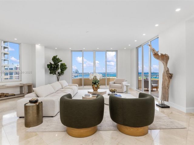 Apartment for sale  Unit #3901 - photo 6753732