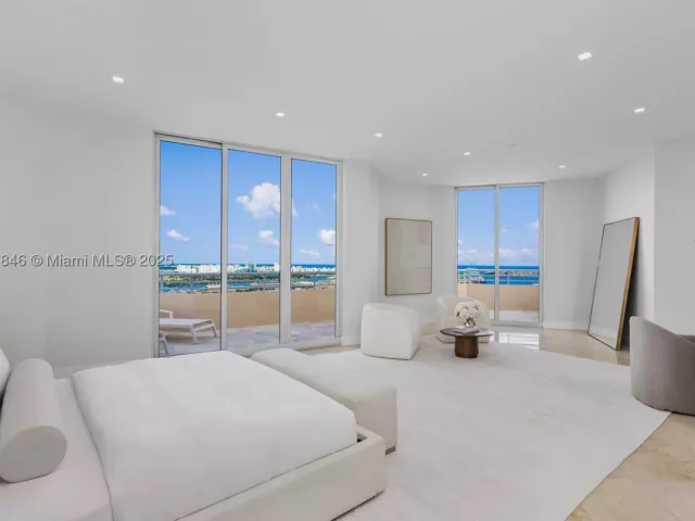 5-bedroom condo for sale in Miami - 808 Brickell Key Dr 3901 - MondialRealty