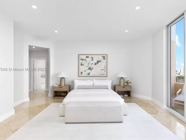 5-bedroom condo for sale in Miami - 808 Brickell Key Dr 3901 - MondialRealty