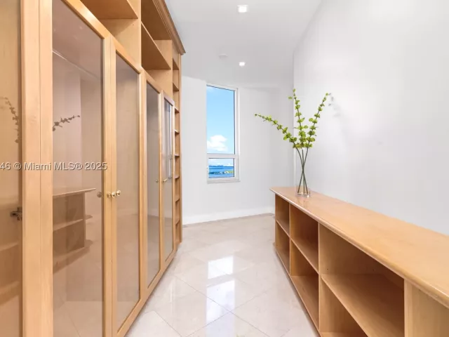 5-bedroom condo for sale in Miami - 808 Brickell Key Dr 3901 - MondialRealty