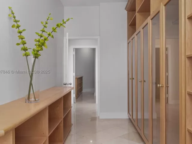 5-bedroom condo for sale in Miami - 808 Brickell Key Dr 3901 - MondialRealty
