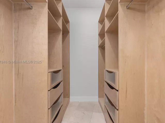 5-bedroom condo for sale in Miami - 808 Brickell Key Dr 3901 - MondialRealty