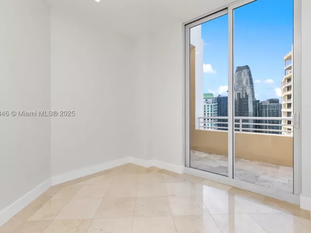5-bedroom condo for sale in Miami - 808 Brickell Key Dr 3901 - MondialRealty
