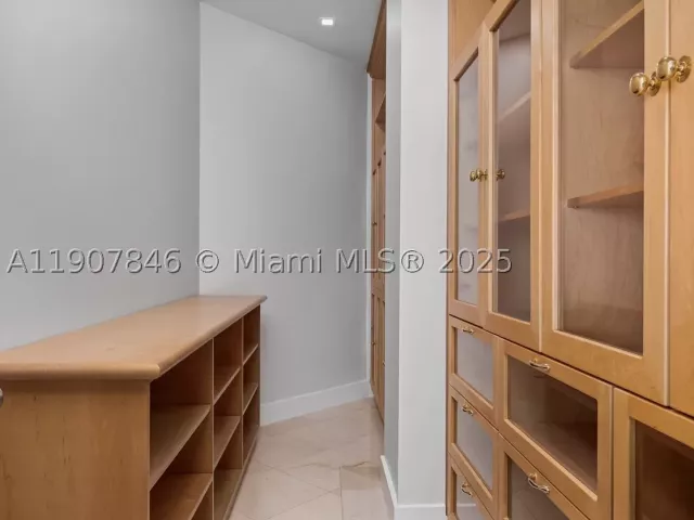 5-bedroom condo for sale in Miami - 808 Brickell Key Dr 3901 - MondialRealty