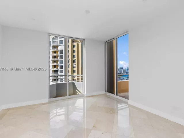 5-bedroom condo for sale in Miami - 808 Brickell Key Dr 3901 - MondialRealty