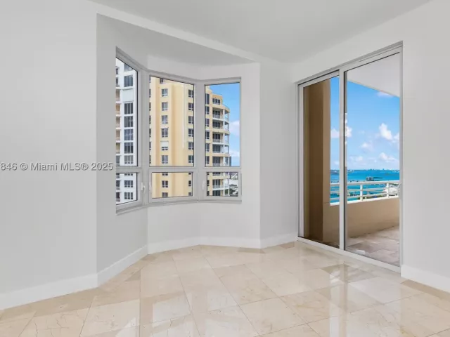 5-bedroom condo for sale in Miami - 808 Brickell Key Dr 3901 - MondialRealty