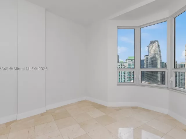 5-bedroom condo for sale in Miami - 808 Brickell Key Dr 3901 - MondialRealty