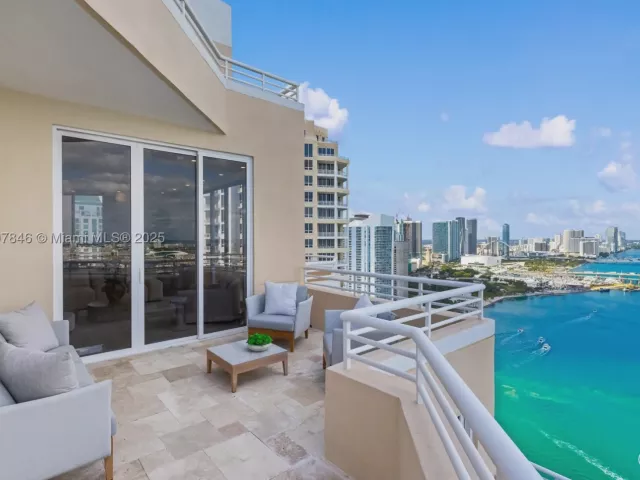 5-bedroom condo for sale in Miami - 808 Brickell Key Dr 3901 - MondialRealty
