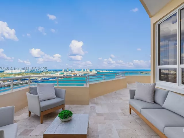 5-bedroom condo for sale in Miami - 808 Brickell Key Dr 3901 - MondialRealty