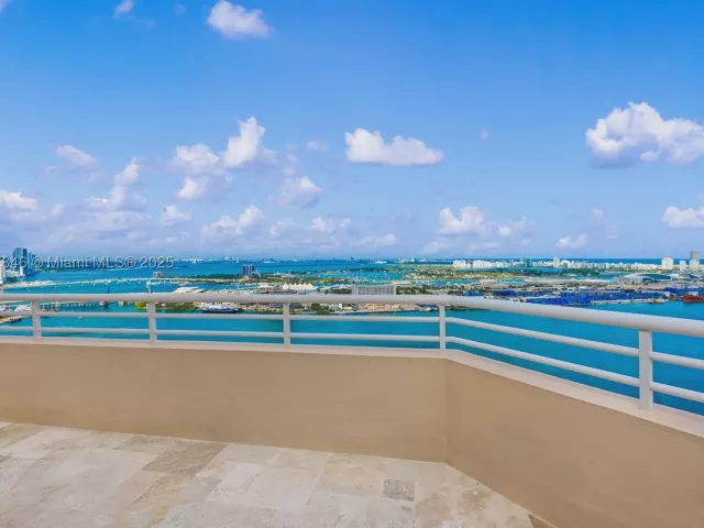 5-bedroom condo for sale in Miami - 808 Brickell Key Dr 3901 - MondialRealty