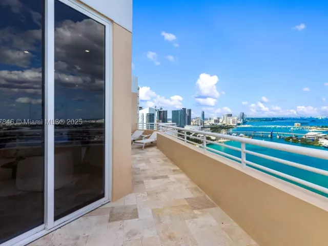 5-bedroom condo for sale in Miami - 808 Brickell Key Dr 3901 - MondialRealty