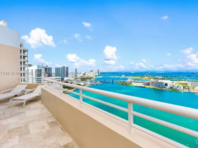 5-bedroom condo for sale in Miami - 808 Brickell Key Dr 3901 - MondialRealty