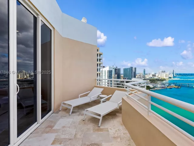 5-bedroom condo for sale in Miami - 808 Brickell Key Dr 3901 - MondialRealty