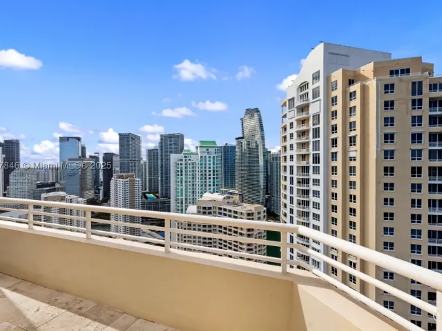 5-bedroom condo for sale in Miami - 808 Brickell Key Dr 3901 - MondialRealty