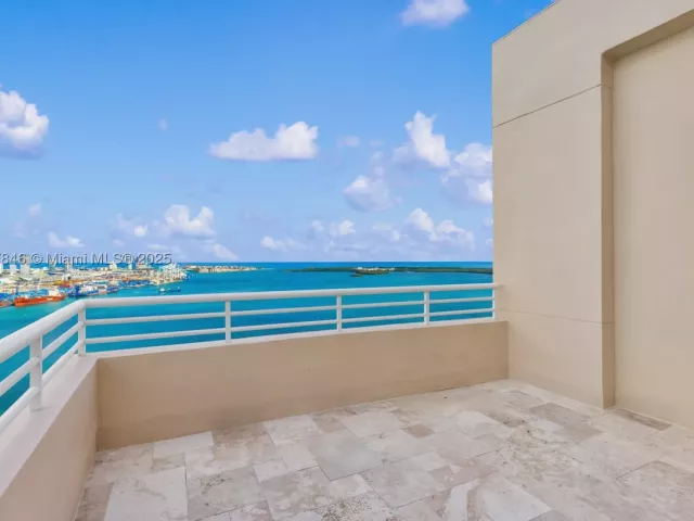 5-bedroom condo for sale in Miami - 808 Brickell Key Dr 3901 - MondialRealty