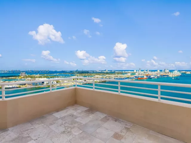 5-bedroom condo for sale in Miami - 808 Brickell Key Dr 3901 - MondialRealty