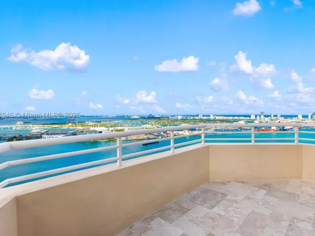 5-bedroom condo for sale in Miami - 808 Brickell Key Dr 3901 - MondialRealty