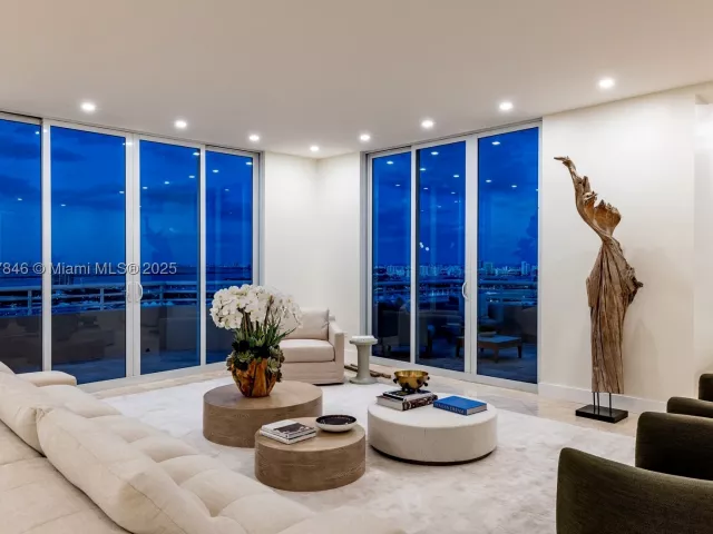 5-bedroom condo for sale in Miami - 808 Brickell Key Dr 3901 - MondialRealty