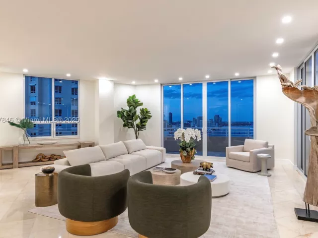 5-bedroom condo for sale in Miami - 808 Brickell Key Dr 3901 - MondialRealty