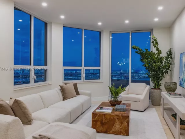 5-bedroom condo for sale in Miami - 808 Brickell Key Dr 3901 - MondialRealty