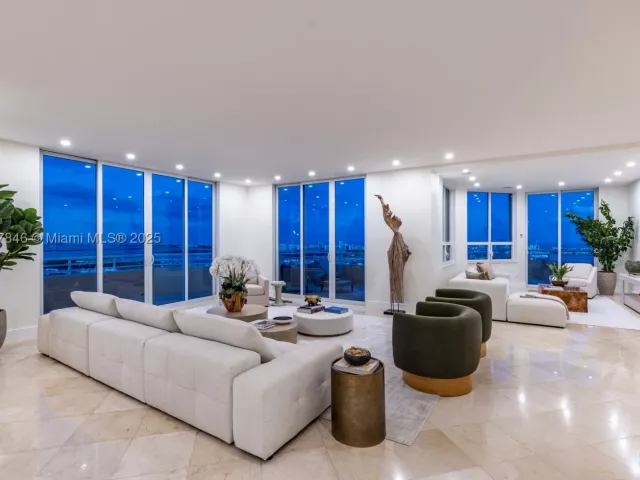5-bedroom condo for sale in Miami - 808 Brickell Key Dr 3901 - MondialRealty