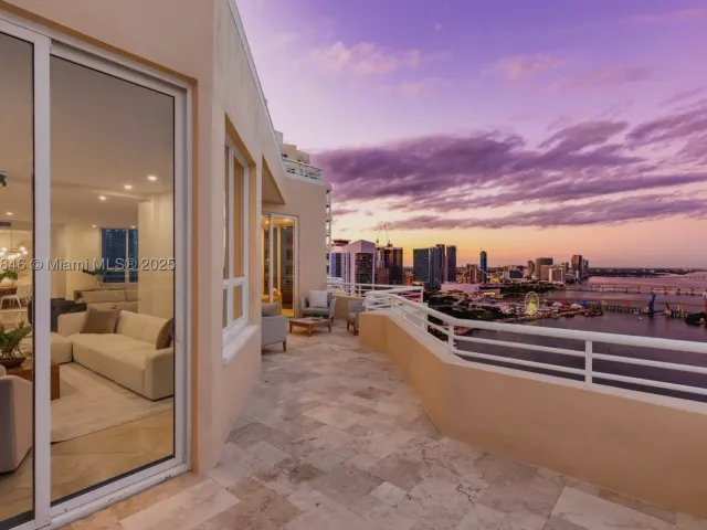 5-bedroom condo for sale in Miami - 808 Brickell Key Dr 3901 - MondialRealty