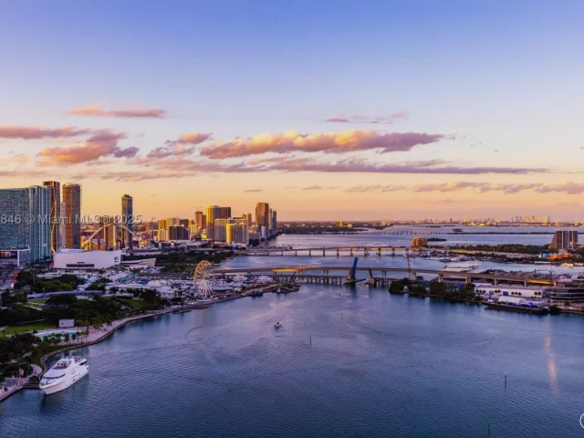 5-bedroom condo for sale in Miami - 808 Brickell Key Dr 3901 - MondialRealty