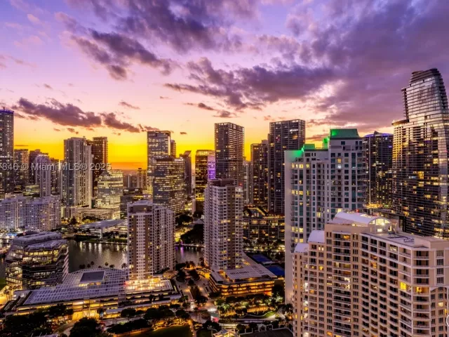 5-bedroom condo for sale in Miami - 808 Brickell Key Dr 3901 - MondialRealty