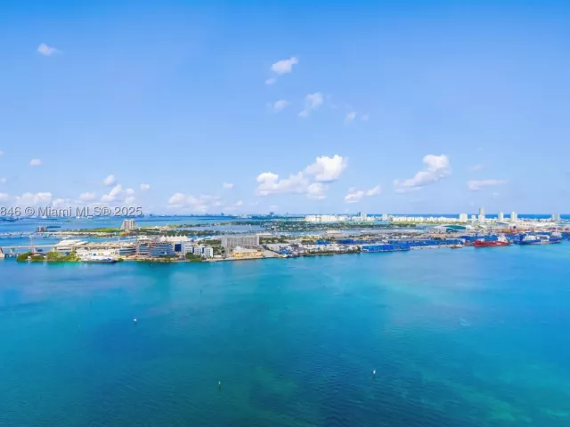 5-bedroom condo for sale in Miami - 808 Brickell Key Dr 3901 - MondialRealty
