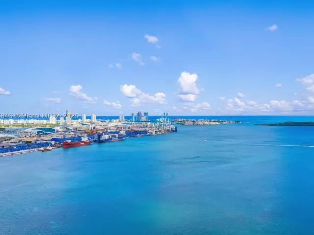 5-bedroom condo for sale in Miami - 808 Brickell Key Dr 3901 - MondialRealty