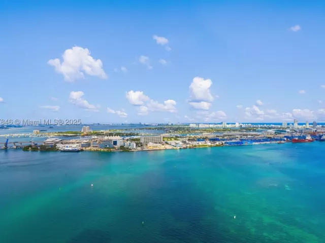 5-bedroom condo for sale in Miami - 808 Brickell Key Dr 3901 - MondialRealty