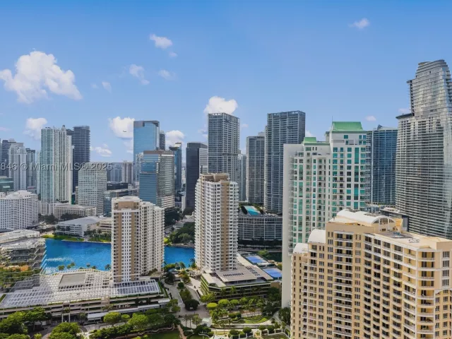 5-bedroom condo for sale in Miami - 808 Brickell Key Dr 3901 - MondialRealty