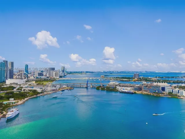5-bedroom condo for sale in Miami - 808 Brickell Key Dr 3901 - MondialRealty