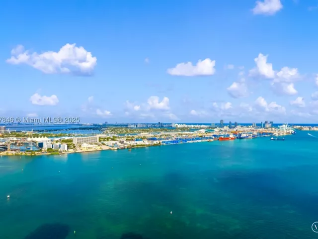 5-bedroom condo for sale in Miami - 808 Brickell Key Dr 3901 - MondialRealty