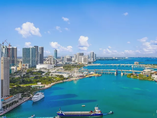 5-bedroom condo for sale in Miami - 808 Brickell Key Dr 3901 - MondialRealty