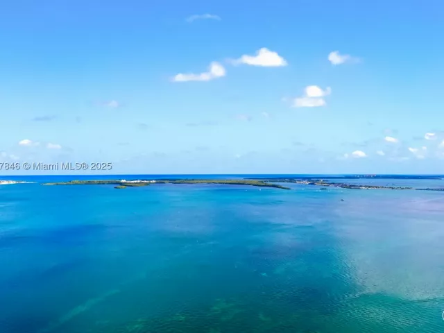 5-bedroom condo for sale in Miami - 808 Brickell Key Dr 3901 - MondialRealty