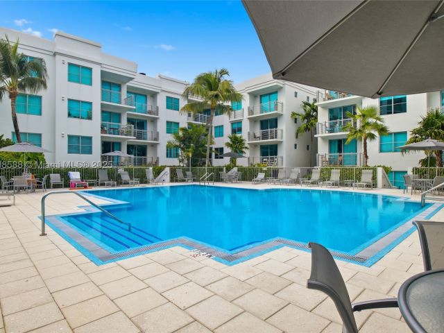 1-bedroom condo for sale in Miami Beach - 110 Washington Ave 2420 - MondialRealty