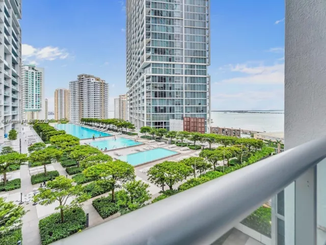 2-bedroom condo for sale in Miami - 485 Brickell Ave 2302 - MondialRealty
