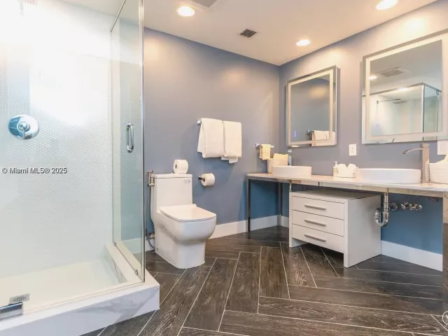 2-bedroom condo for sale in Miami - 485 Brickell Ave 2302 - MondialRealty