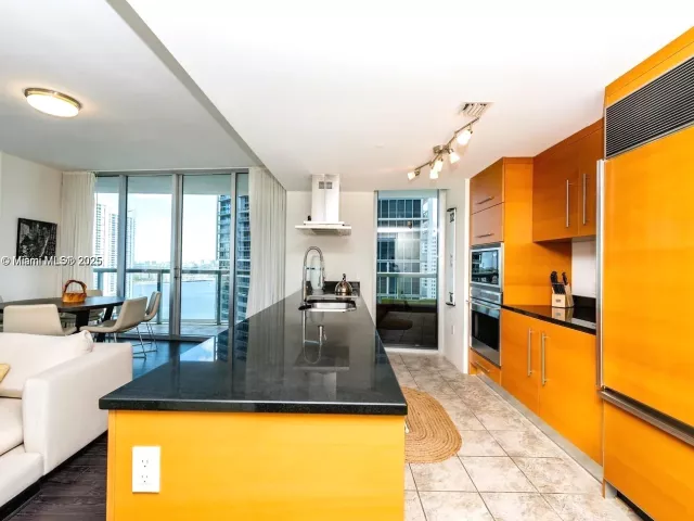 2-bedroom condo for sale in Miami - 485 Brickell Ave 2302 - MondialRealty