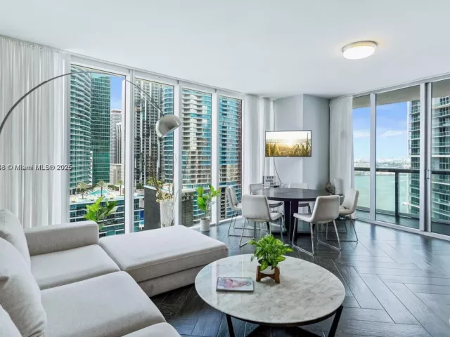 2-bedroom condo for sale in Miami - 485 Brickell Ave 2302 - MondialRealty