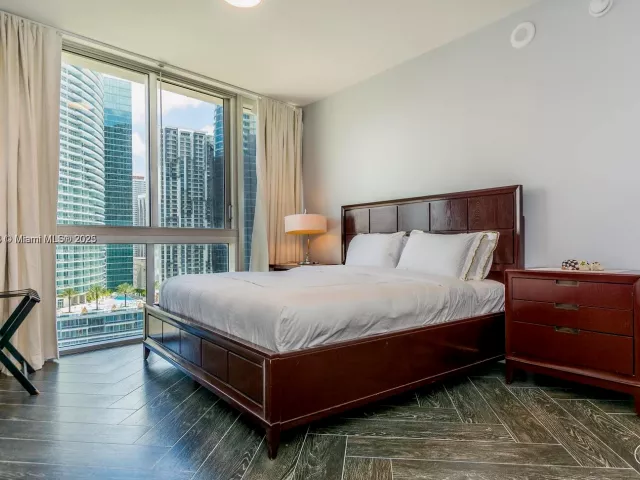 2-bedroom condo for sale in Miami - 485 Brickell Ave 2302 - MondialRealty
